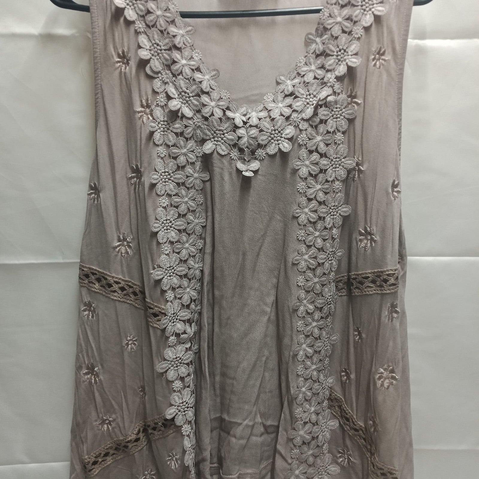 Freckled Poppy x POL Floral Lace Crochet Embroidered V-Neck Sleeveless Top